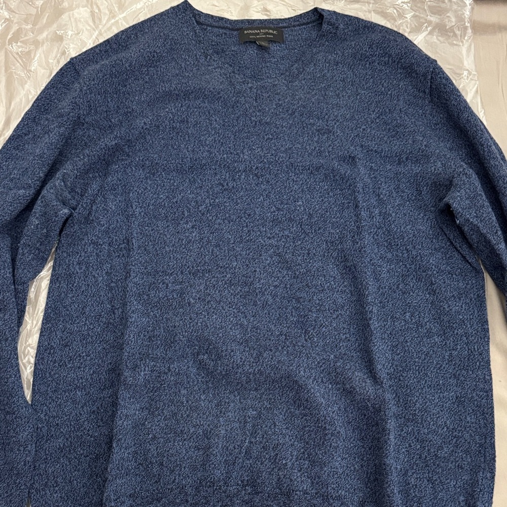 Banana Republic Men's Heathered Blue V-Neck Sweater